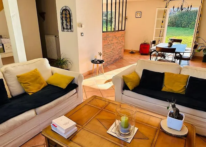 Maison Au Mans, 6 Pieces, 8 Personnes Vakantiehuis